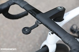 Das einteilige Cockpit ist klassisch geformt Das einteilige Cockpit ist klassisch geformt