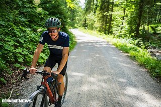 Bergauf profitieren Stigmata Fahrer vom minimal steileren Sitzwinkel