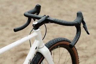 Die Geometrie des Standert Erdgeschoss erinnert an ein Cyclecross-Bike. Die Geometrie des Standert Erdgeschoss erinnert an ein Cyclecross-Bike.