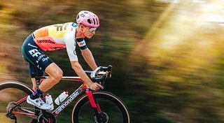 Der Anteil an Materialien aus dem Produktions-Überschuss liegt bei den Team Kits bei 72 %, sagt Rapha