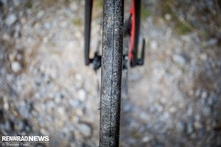 Mit der glatten Lauffläche rollt der Refuse auf Asphalt leise