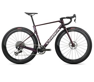 Und das Testrad: Orbea Terra Race M11eLTD mit SRAM Red XPLR 1x13. Und das Testrad: Orbea Terra Race M11eLTD mit SRAM Red XPLR 1x13.