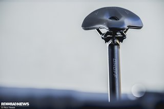 Dass das Arid R trotz Alu-Sattelstütze recht viel Komfort spendet, hat etwas überrascht. Dass das Arid R trotz Alu-Sattelstütze recht viel Komfort spendet, hat etwas überrascht.