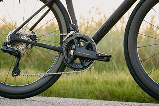 Alle drei Ausstattungsvarianten setzen auf Shimano Di2 Schaltgruppen im 2x12fach Setup.