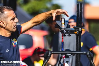 Auch die Räder von Trek-Lidl werden millimetergenau eingestellt.