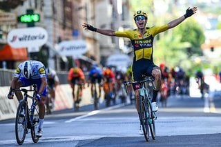 Wout van Aert siegte auf dem Oltre XR4 bei Mailand - San Remo