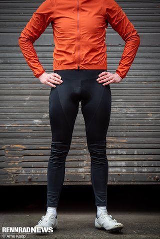 Die Rose Race Windproof Thermo Bib ist der direkte Konkurrent zur Van Rysel RCR Winter Tight