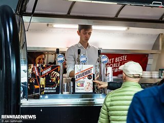 Die Belgier sind Radsport verrückt und das Bier zum Kopfsteinpflaster-Berg der Flanderundfahrt darf auf der Messe nicht fehlen.