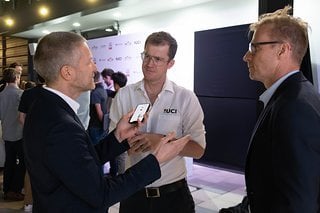 Michael Rogers von der UCI (im Bild in der Mitte) und Matthew Smithson von My Woosh (rechts) standen mir nach der Pressekonferenz Rede und Antwort