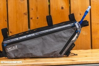 Das Camelbak M.U.L.E. Frame Pack ist in zwei Größen verfügbar