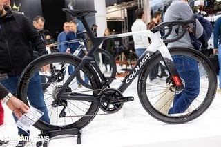 Das Colnago Y1Rs Aero-Renrad war zum ersten Mal in der breiten Öffentlichkeit einer Messe zu sehen.