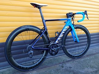 Das Canyon Aeroad CF SL 7 in Movistar-Lackierung