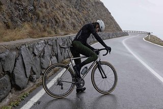 Die Santini Magic Regenjacke will bei Schmuddelwetter glänzen und die Ressourcen schonen.