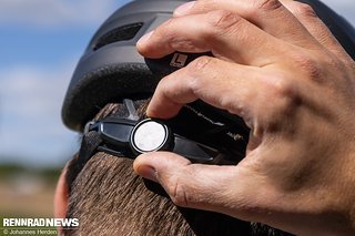 Über das Click-to-Fit-System lässt sich die Passform des Rennrad-Helms bequem feinjustieren.