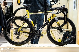 Das Gregario Vera Ar ist ein Aero-Renner der als Maßrahmen im Monocoque-Verfahren in einem Stück gefertigt wird. Das Gregario Vera Ar ist ein Aero-Renner der als Maßrahmen im Monocoque-Verfahren in einem Stück gefertigt wird.