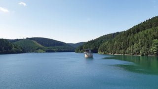 Blick auf die Ohratalsperre bei Oberhof beim Orbit Thüringen.