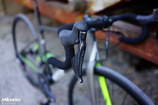 Ultegra Di2-Shifter mit Schaltpunkt auf dem Griffkörper