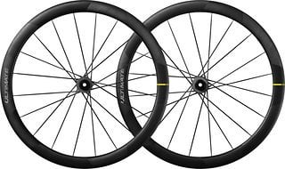 Die Felgen der Mavic Cosmic Ultimate-Laufräder besitzen im Windkanal optimierte NACA-Profile.