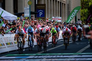 Kurz sah es so aus, als könnte Degenkolb gewinnen. Foto: ASO /Henning Angerer