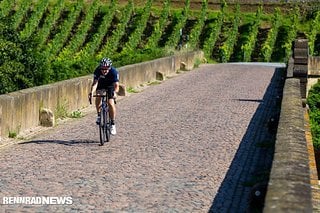 Nicht nur auf Kopfsteinpflaster zahlt sich der Komfort am Sattel aus