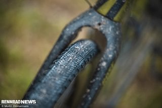 Die Schulterstollen gewährleisten berechenbaren Seitenhalt in Kurven.