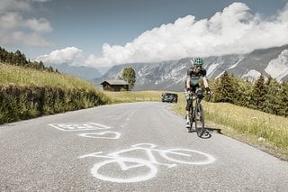 Der Tour de France-Vierte Emanuel Buchmann vom Team Bora - Hansgrohe hat erst kürzlich mit seiner gelungenen Everest-Challenge gezeigt, dass man sogar die 8.848 Höhenmeter des Mount Everest im Radparadies Ötztal absolvieren kann