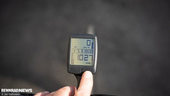 Die Kontrolleinheit kann mit externen Geräten über ANT+ und Bluetooth kommunizieren. Das schlanke Specialized Display im Bild gibt es optional Die Kontrolleinheit kann mit externen Geräten über ANT+ und Bluetooth kommunizieren. Das schlanke Specialized Display im Bild gibt es optional