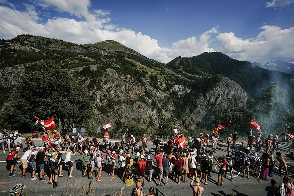Das Zuschauerspalier war in Alpes d'Huez am dichtesten Das Zuschauerspalier war in Alpes d'Huez am dichtesten