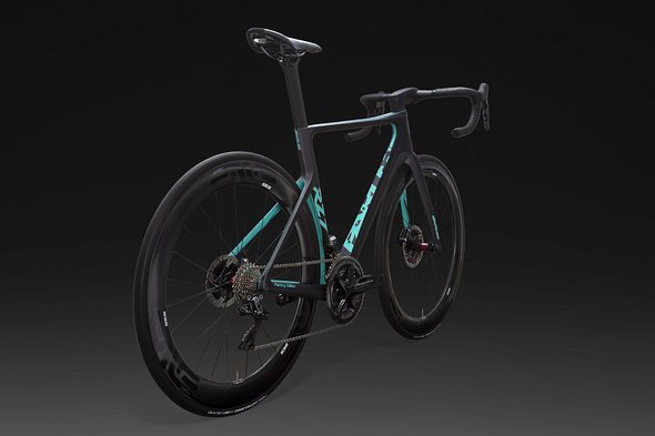 Das Parlee RZ7 soll 17% weniger Windwiderstand bieten als das Competition Roadbike Altum aus gleichem Haus Das Parlee RZ7 soll 17% weniger Windwiderstand bieten als das Competition Roadbike Altum aus gleichem Haus