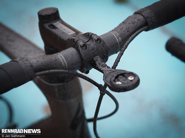 Der Vorbau ist an das System angepasst und besitzt eine passende Halterung für Garmin und Wahoo Der Vorbau ist an das System angepasst und besitzt eine passende Halterung für Garmin und Wahoo
