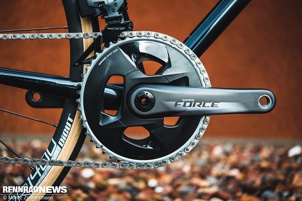 Die SRAM Force eTap AXS ist im Ausstattungspaket für elektronische Gruppen zu finden für 4.299,01 € Die SRAM Force eTap AXS ist im Ausstattungspaket für elektronische Gruppen zu finden für 4.299,01 €