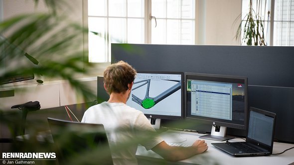 Das Motorgehäuse aus Magnesium wurde für den Einbau in einen Carbonrahmen optimiert, es entlastet das Unterrohr Das Motorgehäuse aus Magnesium wurde für den Einbau in einen Carbonrahmen optimiert, es entlastet das Unterrohr