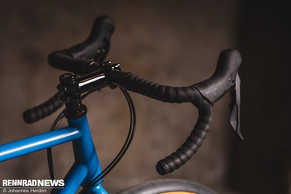 Bei den Komponenten wie Vorbau, Lenker und Sattelstütze hat man die Wahl zwischen Veloheld oder Ritchey Bei den Komponenten wie Vorbau, Lenker und Sattelstütze hat man die Wahl zwischen Veloheld oder Ritchey