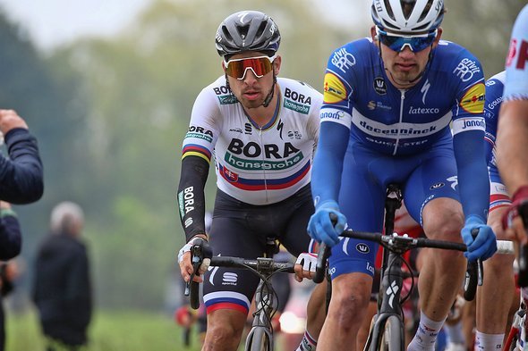 Sagan und Gilbert bekämpften sich in Spitzengruppe - einmal auch mit Ellbogen Sagan und Gilbert bekämpften sich in Spitzengruppe - einmal auch mit Ellbogen