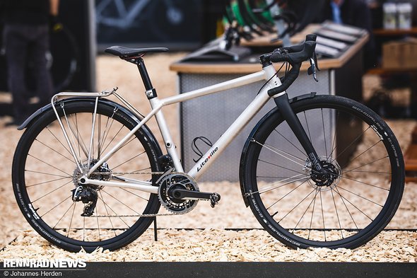 Oder als Edel-Commuter mit SRAM Red eTap AXS – die Eightpins Dropper-Post macht für Liteville in beiden Fällen Sinn Oder als Edel-Commuter mit SRAM Red eTap AXS – die Eightpins Dropper-Post macht für Liteville in beiden Fällen Sinn