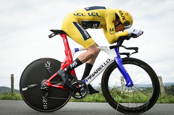 Geraint Thomas auf dem Pinarello TT-Bike in Union-Jack-Sonderlackierung Geraint Thomas auf dem Pinarello TT-Bike in Union-Jack-Sonderlackierung