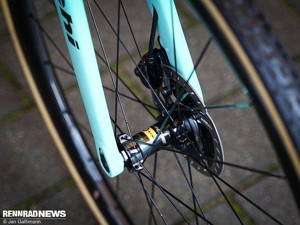 Van Aert fährt Dura Ace-Laufräder in seinem Bianchi Zolder Pro – das Team wird von Shimano ausgerüstet Van Aert fährt Dura Ace-Laufräder in seinem Bianchi Zolder Pro – das Team wird von Shimano ausgerüstet