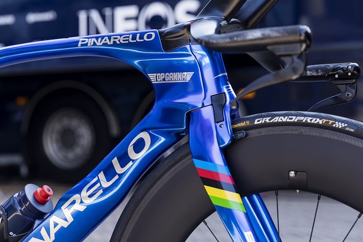 Blauer Blitz: Das Pinarello Bolide TT-Bike von Ganna ...