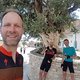 Gerade noch auf dem Llogara-Pass, jetzt unter dem Olivenbaum - das Team: der Autor, André und Treets (von links).