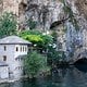 Die BunaQuelle mit dem Derwischkloster. Eine der wichtigsten Sehenswürdigkeiten in BiH. Ca. 15 Kilometer südöstlich von Mostar gelegen
