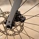 Die Shimano 105 Disc-Bremse mit den einfachen Scheiben wirkte nicht ganz so bissig wie in den höherwertigen Gruppen.