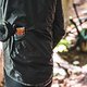 Cleveres Detail: Das 7Mesh Oro Jacket hat Schlitze am Rücken