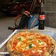 Neapolitanische Pizza. Belohnung fürs frühe Aufstehen und lange Treten.