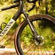 Das Design der Gabel soll die Federtechnik möglichst unauffällig ans Gravel Bike bringen.