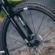 Statt Carbon-Starrgabel kommt eine RockShox Rudy Ultimate mit 40 mm Federweg zum Einsatz.