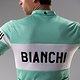 Bianchi bringt in seiner Lifestyle Capsule Kollektion den Look der Ära Coppi zurück.