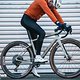 Die Scott RC Pro Warm Gore Tex besticht mit Race Fit durch und durch! High-End-Stoffe, die sich gut anfühlen und einiges aushalten.
