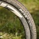 …beweist außerdem, dass auch 57 mm beite Reifen durch die Gabel passen.