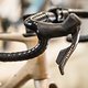 Die neue Schalthebel- Ergonomie der SRAM Red AXS gefiel uns im Test ausnehmend gut.