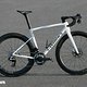 Das S-Works Tarmac SL8 Testbike mit SRAM Red AXS und Roval Rapide CLX II Laufräder